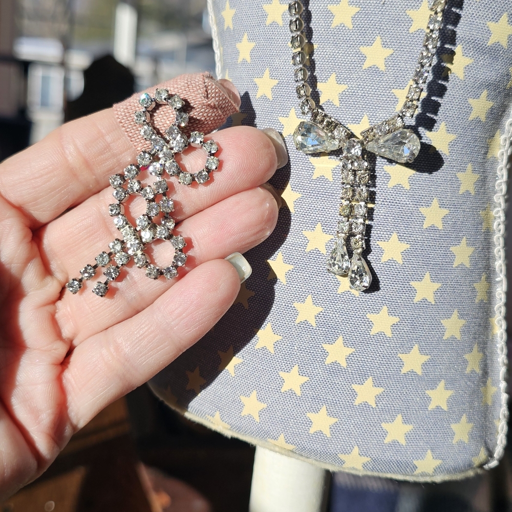 Elegant Vintage Silver Tone Crystal Bow Necklace and Earrings Set